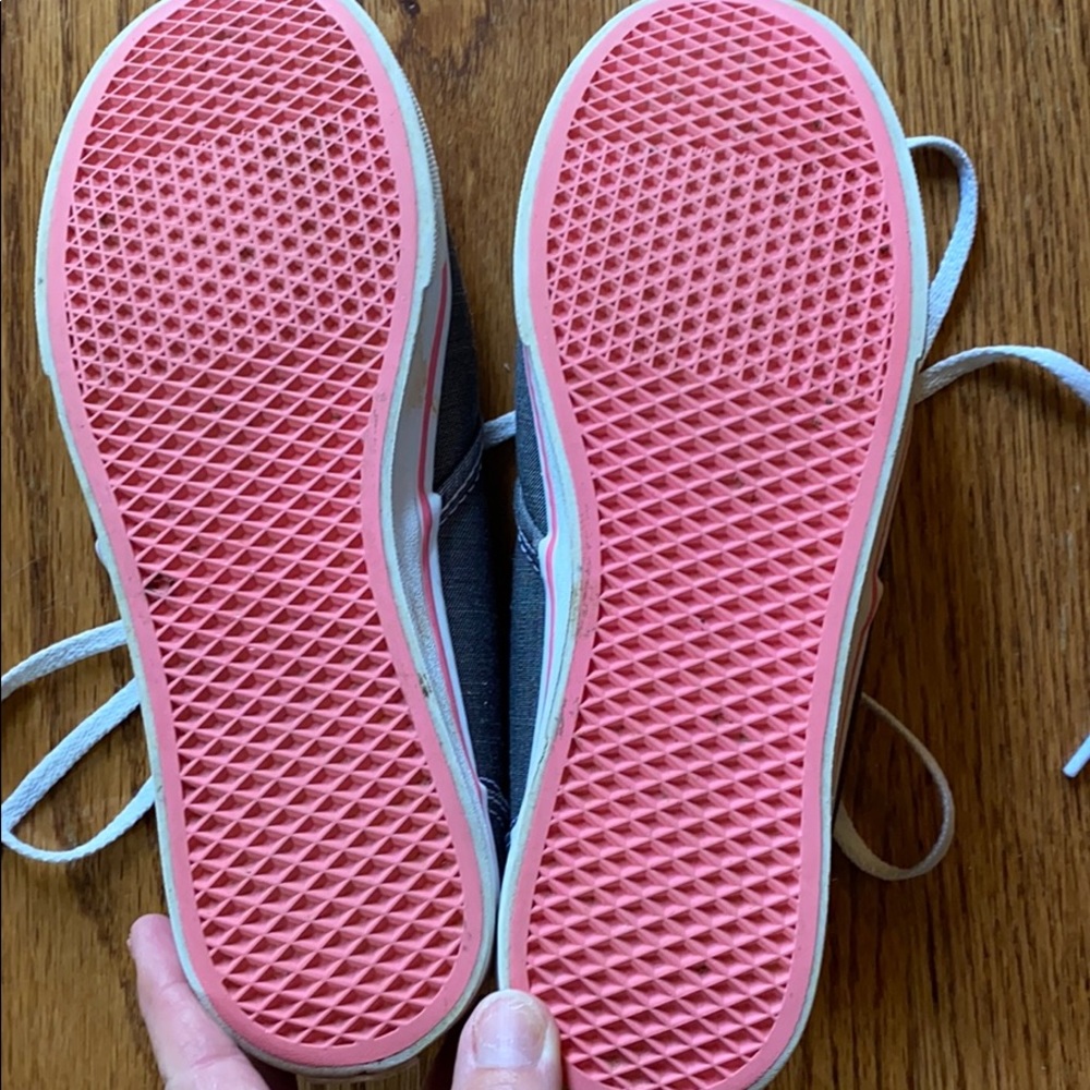 Vans - Picture 3 of 6